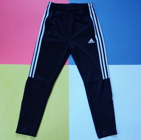 Modern Junior Adidas Climalite Black & White Essen